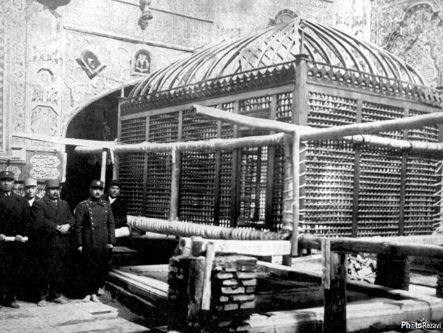 صندوق چوبی مرقد مطهر حضرت رضا (ع)