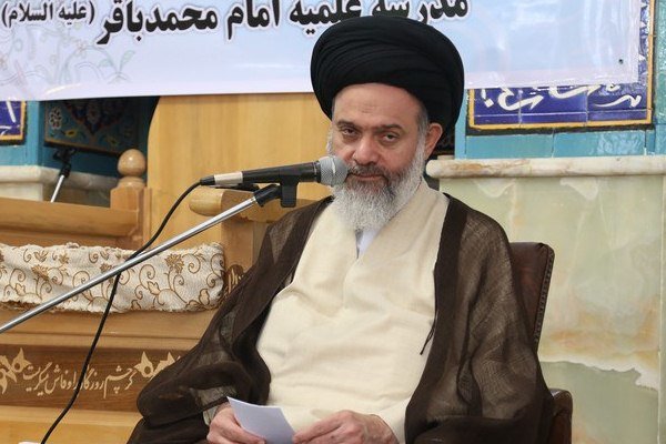 آسیب امروز جامعه اسلامی غفلت از تمسک همزمان به قرآن و اهل بیت است