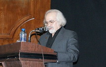 شاعران جوان به مطالعه و بهره مندی از قرآن کریم و روایات بپردازند