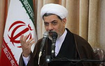 منبری و مداح باید درباره کلیات سیاست و در دفاع از ولایت فقیه و نظام صحبت کند