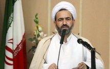 مداحان از اشعار پرمحتوا و حاوی پیام‌های انقلابی استفاده کنند