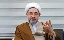 شعر آیینی الهام الهی با محوریت عشق به خاندان پیغمبر(ص) است