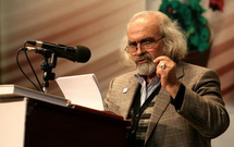 شخصیت بزرگ زهرا(س) را نباید در مظلومیت محدود کرد/ کنکاش در هزار سال شعر فاطمی