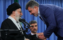 حاشیه هایی از دیدار مداحان با رهبر انقلاب/ تذکر مجری به کسانی که کمتر مستمع بوده‌اند