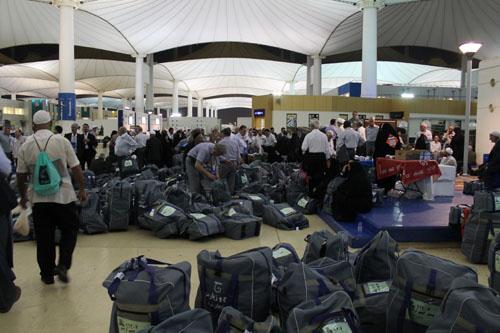 توصیه‌ سازمان حج: لپ تاپ و تبلت همراه نداشته باشید/ فقط کتب ادعیه‌ نشر مشعر را به عربستان ببرید