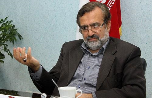 مداحان قبل از طرح مسائل سیاسی با صاحبنظران مورد اعتماد مشورت کنند