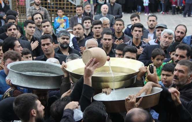 تشت‌گذاری از آیین‌های عزاداری امام حسین(ع) در اردبیل