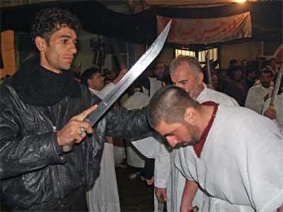 یک بدعت ناپسند/ قمه زنی؛ آیین عاریتی یک بدعت ناپسند/ قمه زنی؛ آیین عاریتی