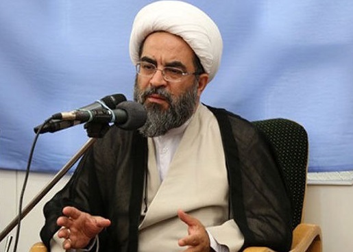 مداحان تریبون مداحی را با تریبون سخنرانی اشتباه نگیرند