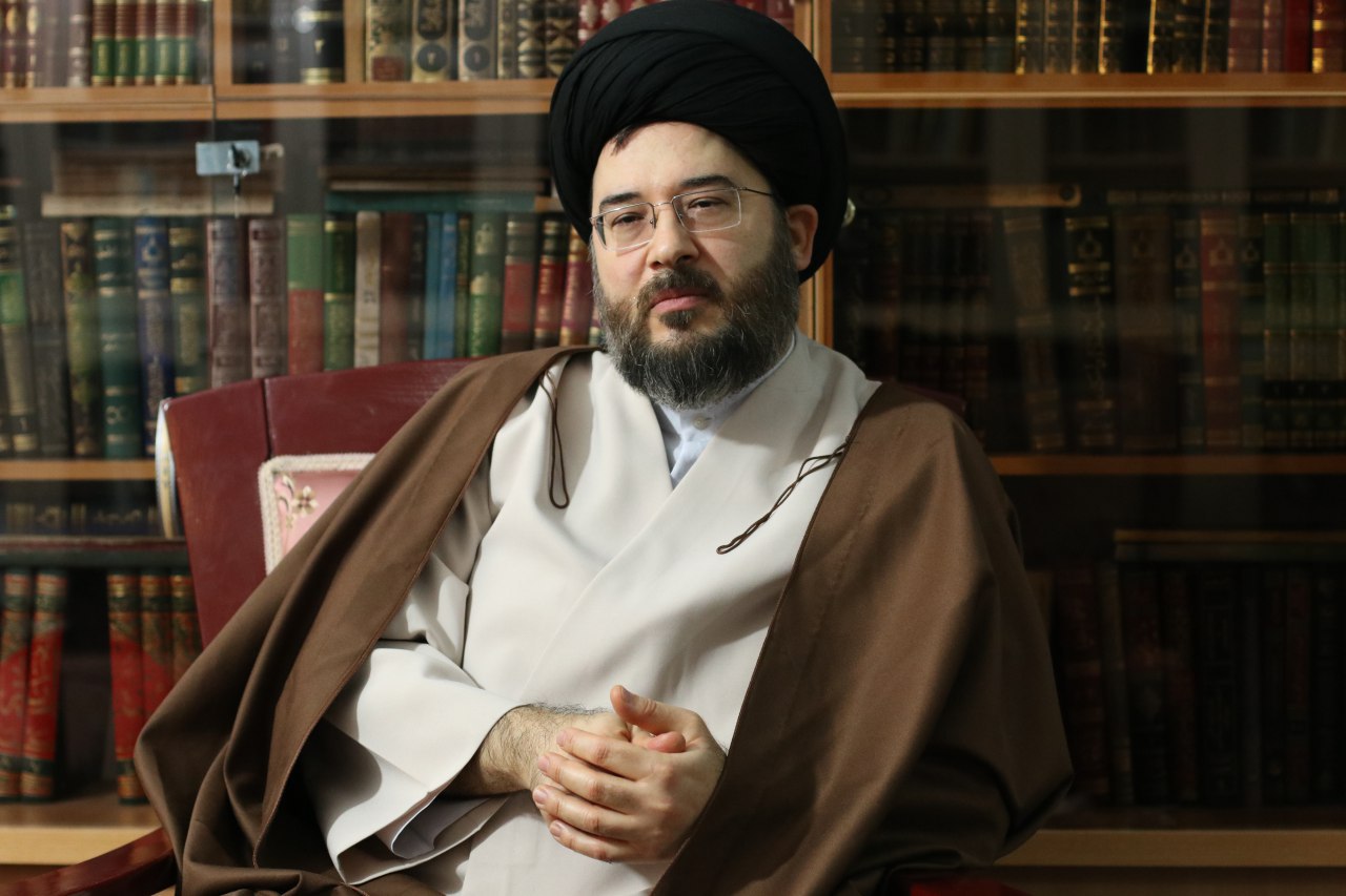 هیچ کسی در موضوع امر به معروف در موضع برتری قرار ندارد