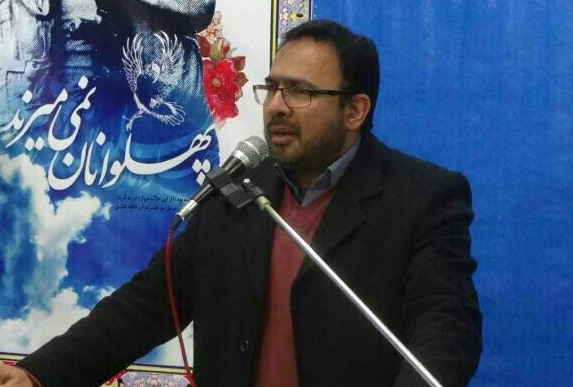 کتاب‌های درسی تا خط مقدم زیر بغل‌مان بود