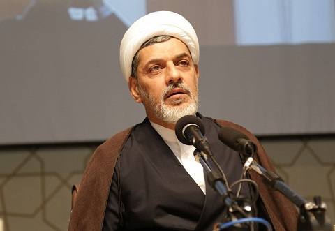 مردم از تکراری بودن منبرها گله مندند/ لباس شخصی ها رقیب طلاب در سخنرانی و منبر