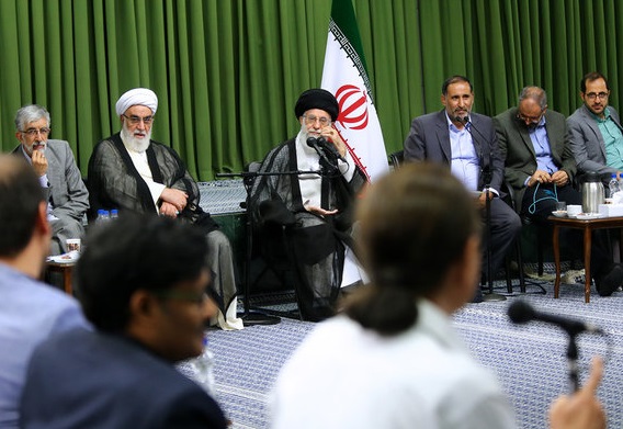 به یاد حلقه خراسان/ آغوش باز برای شاعران جوان