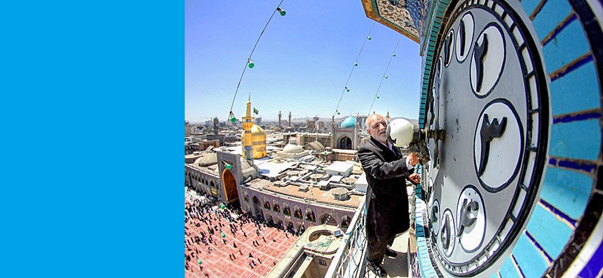 کوک دل با ساعت حرم/ ساعتسازی که شاعر هم هست کوک دل با ساعت حرم/ ساعتسازی که شاعر هم هست