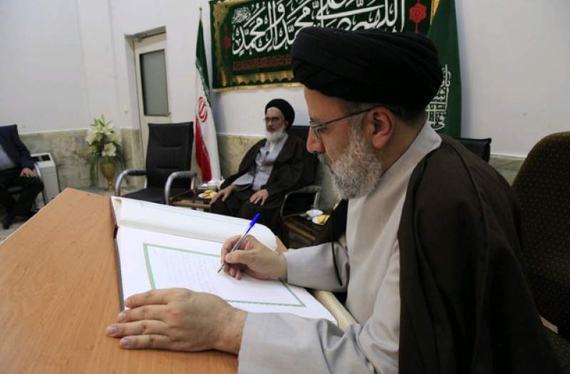 آیین غبارروبی مضجع شریف حضرت معصومه(س) برگزار شد آیین غبارروبی مضجع شریف حضرت معصومه(س) برگزار شد