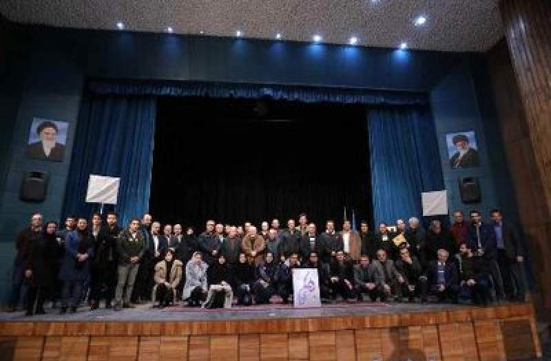 شاعران آیینی برای روشنگری معارف دینی به میدان بیایند