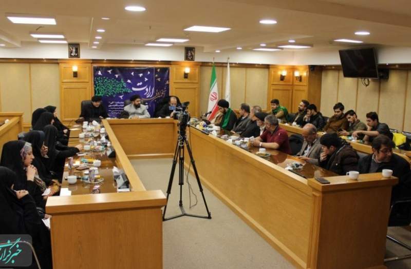 مغفول ماندن ارزش های دینی و معارف توحیدی در اشعار به ظاهر آیینی