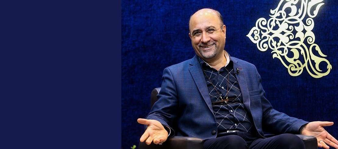 برای شعر گفتن به حافظ نگاه می‌کنم نه فلان مداح/ شاعران آیینی اساساً کم‌ مطالعه‌اند