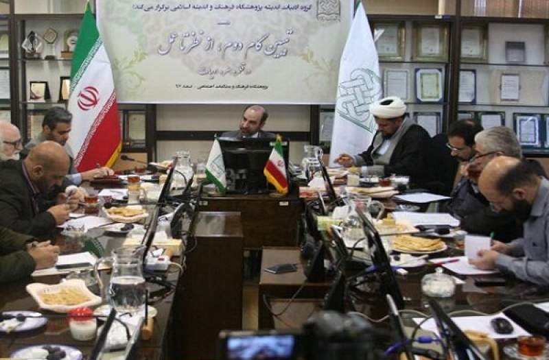 سنگری: کتابی برای معرفی تاریخ ادبیات انقلاب نداریم