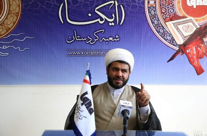 آشنا کردن مردم با عظمت اهل بیت(ع) وظیفه اصلی مداحان است