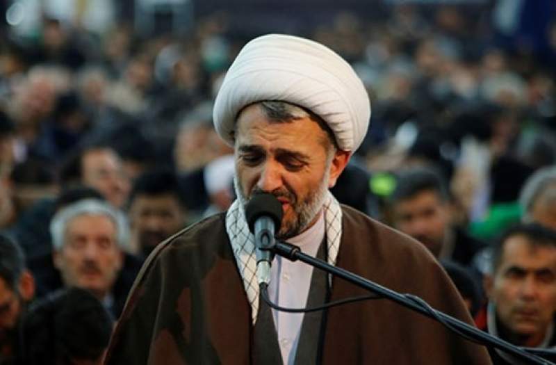 حجت‌الاسلام میرزامحمدی در مسجد جمکران دعای کمیل می‌خواند