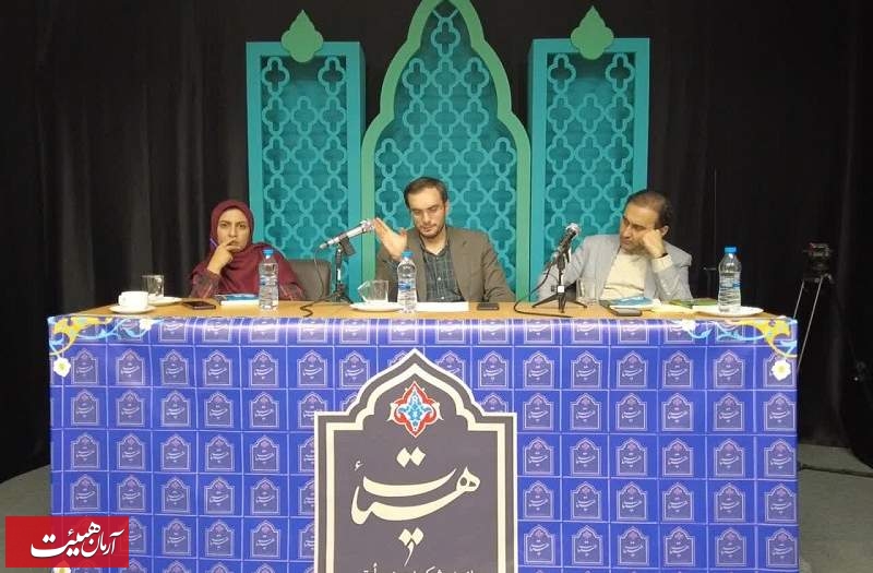 نشست «نقد و بررسی کتاب تولدی دوباره» برگزار شد